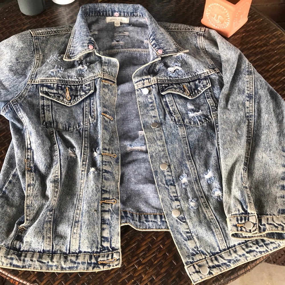 Denim jacket - Distressed